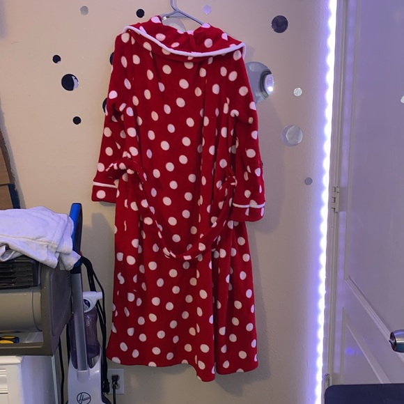 robe - Picture 2 of 2